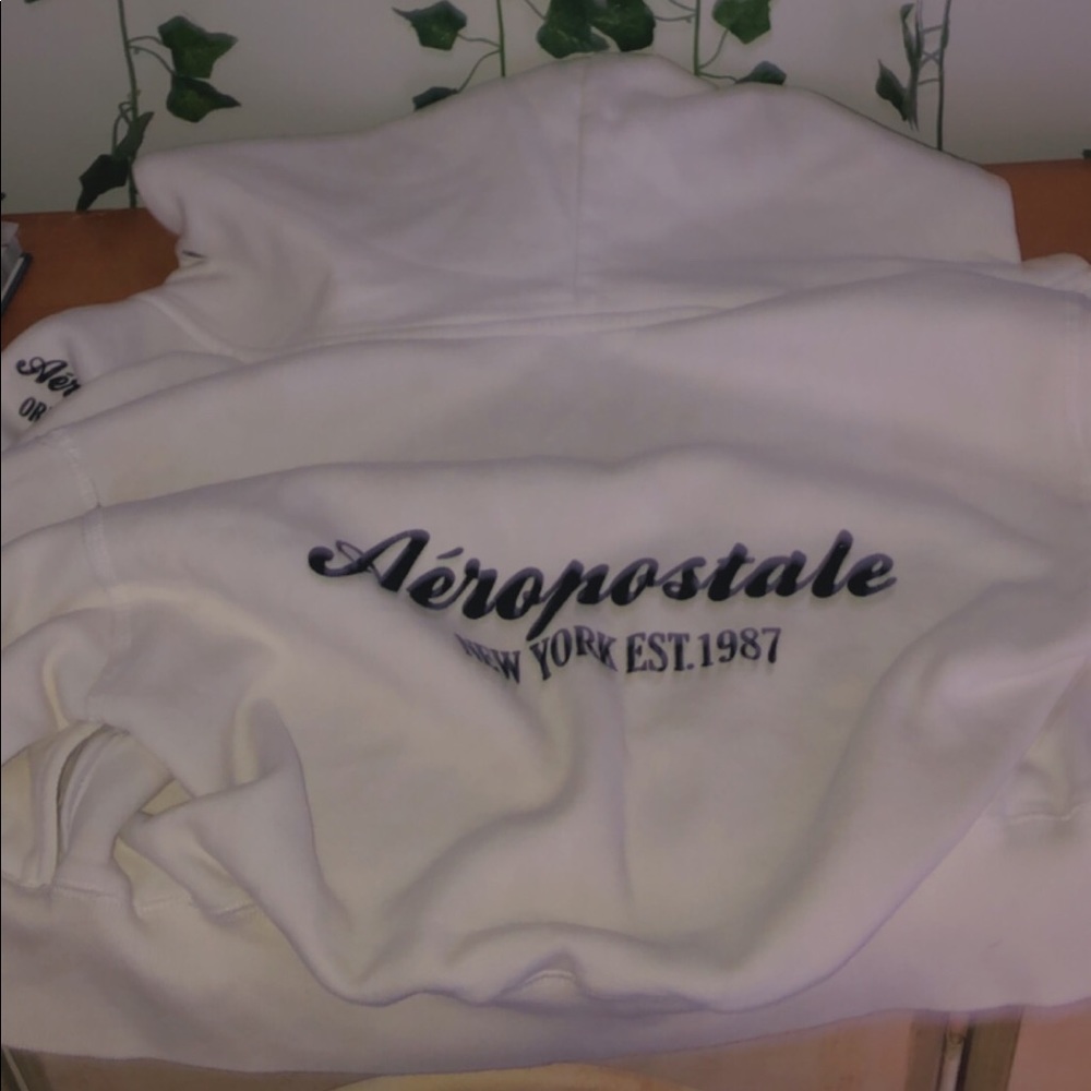 White cropped hoodie<3